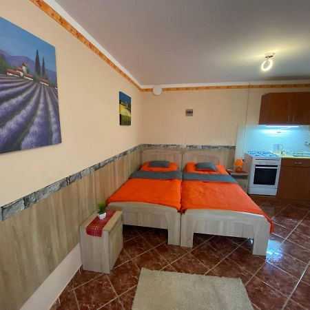 Hajnal Apartman Hajdúszoboszló Exterior foto
